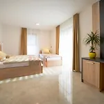 Baron 3* 斯姆勒尼科